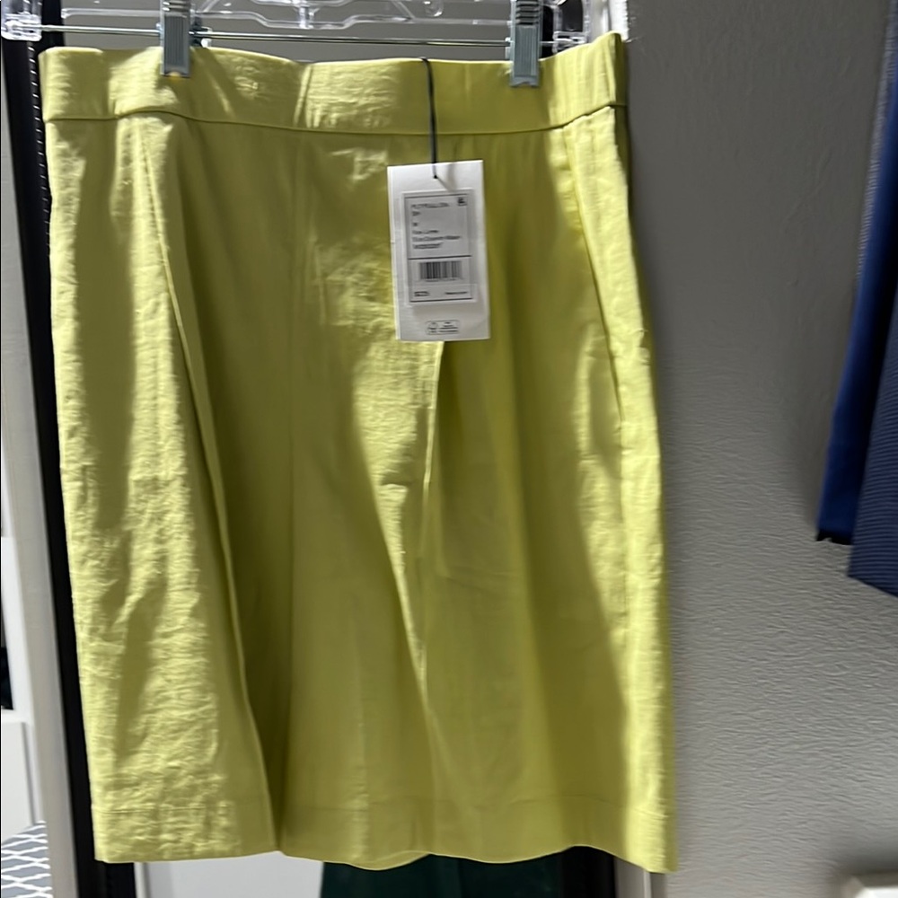 Theory linen shorts. Elegant and gorgeous. NWT.New.